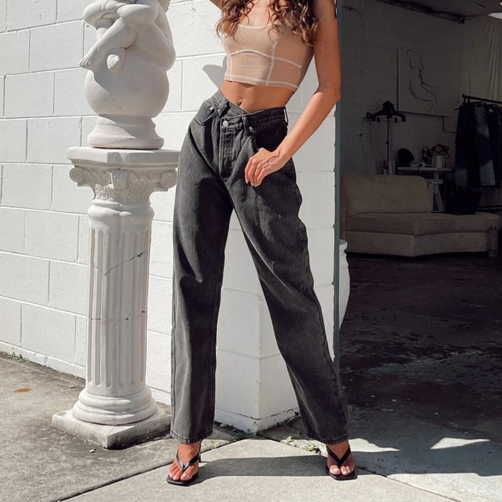 High-Waist Straight Leg Jeans - Black